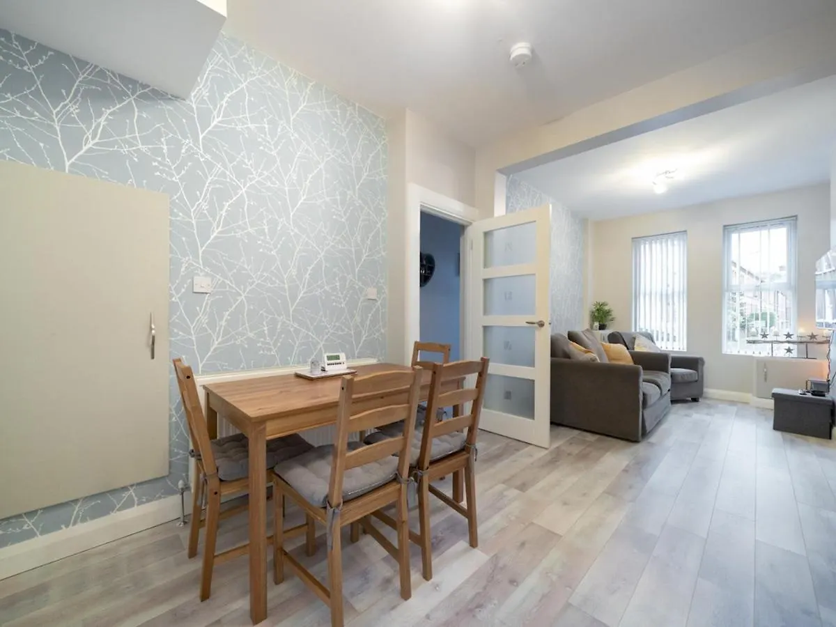 Tatil Evi Pass The Keys Lovely 2Br Terrace House Ormeau Park Area Belfast